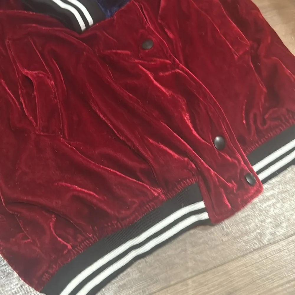 Polyester Track Jacket ! Men’s !! Small! 🤙